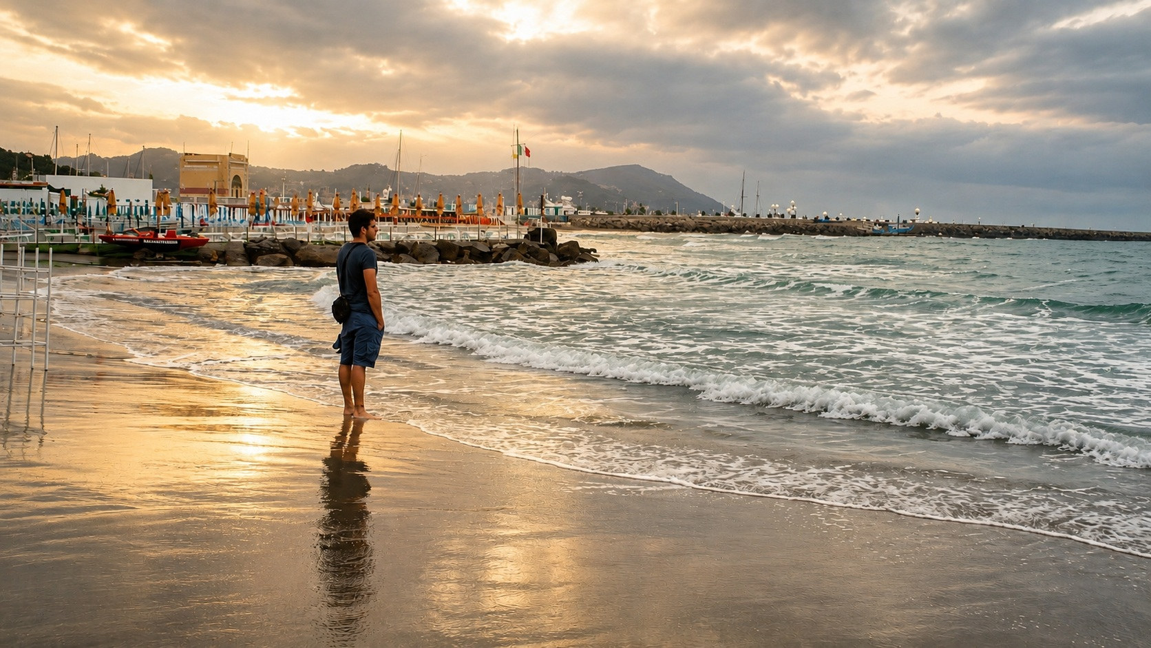 Juanes contemplando el mar desde la orilla. Imperia, Italia, verano 2015