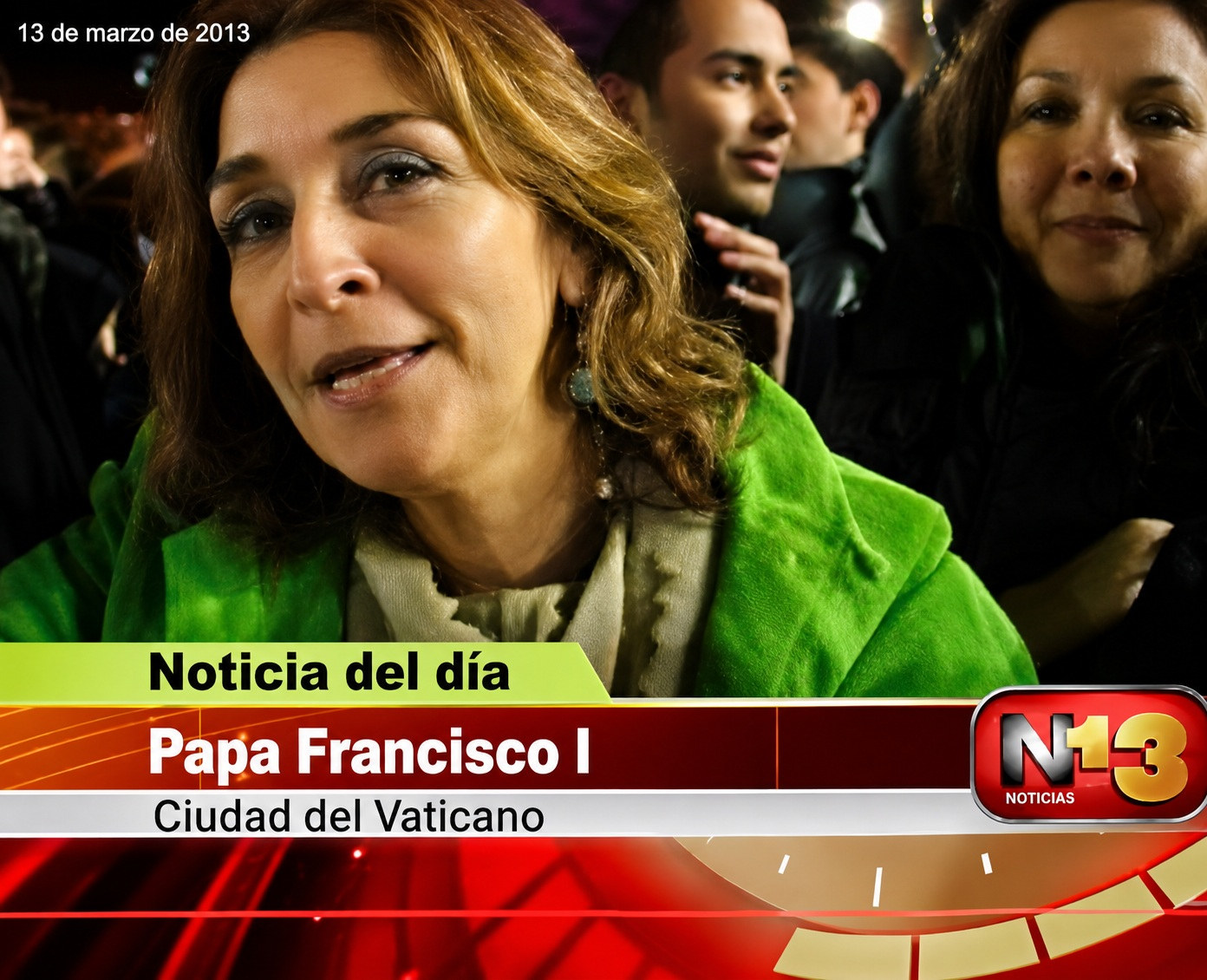 Entrevista en un noticiero latinoamericano durante la elección del Papa Francisco en la Plaza de San Pedro