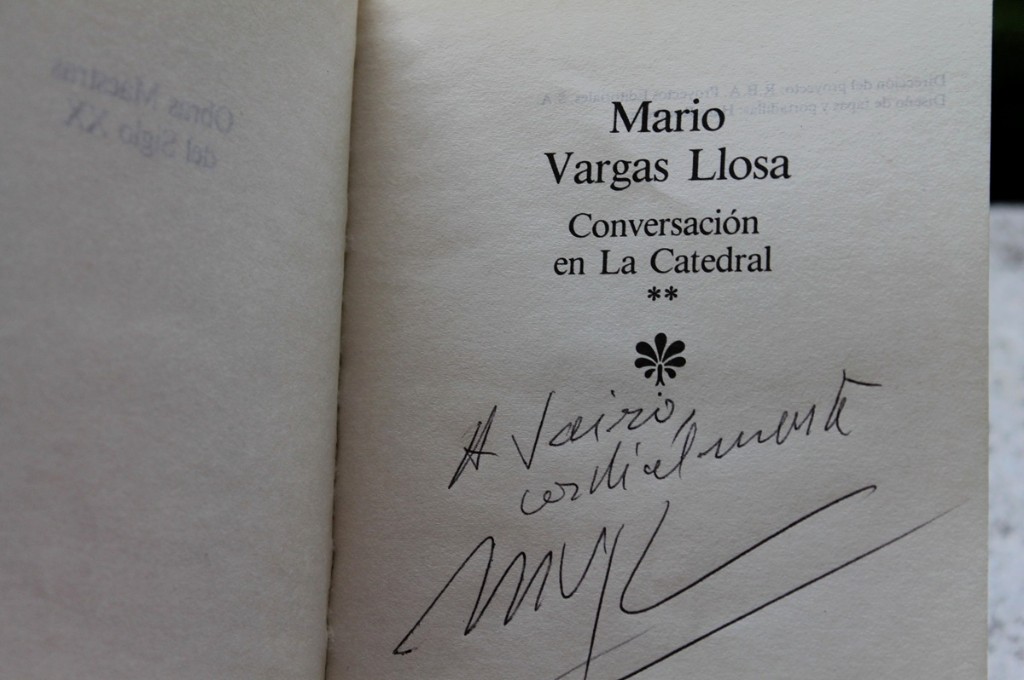 Dedicatoria manuscrita de Mario Vargas Llosa: A Jairo cordialmente, en el ejemplar de Conversación en La Catedral